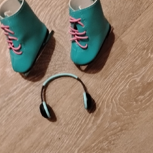 American Girl Turquoise Skates with Pink Laces - Picture 7 of 7